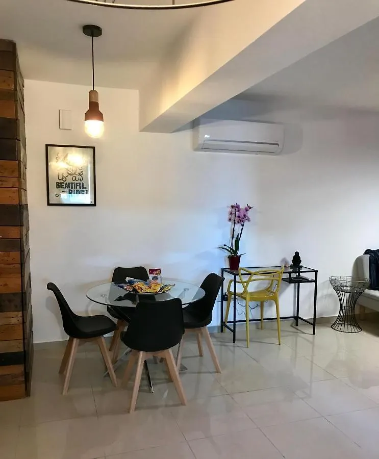 Fat Cow Apartment 101 Λάρνακα Κύπρος